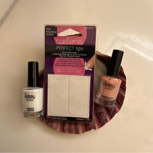 Sassy French Manicure Nail Polish Set with Nailene Tips